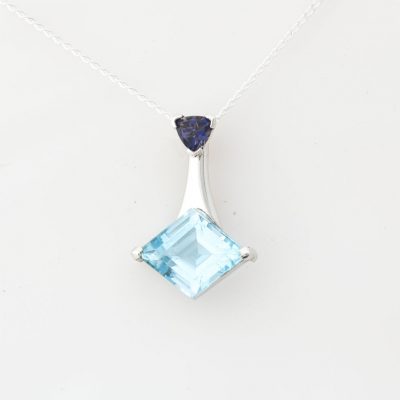 Pendant WG Iolite Topaz